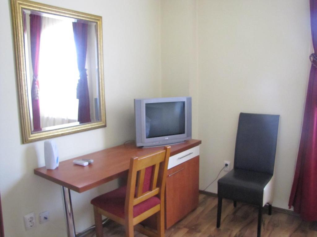 Bistro 29 Hotel Ploiesti Room photo
